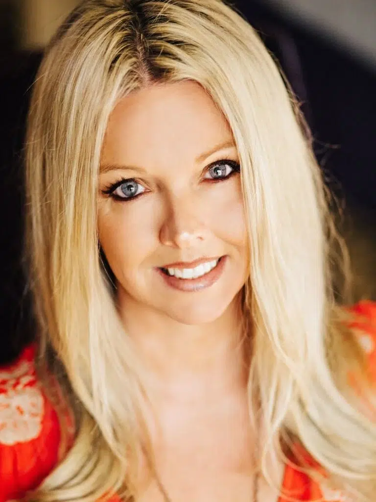 Amber Kelly Biography: Wiki, Age, Career, Height, Weight, Husband, Net Worth & More